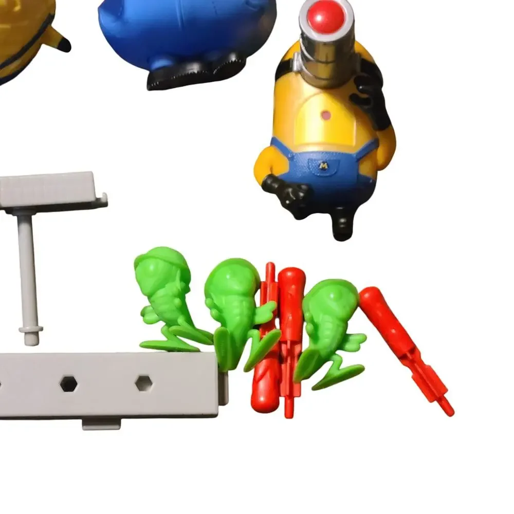 Minions  ACTION FIGURE (Lof of 4 4